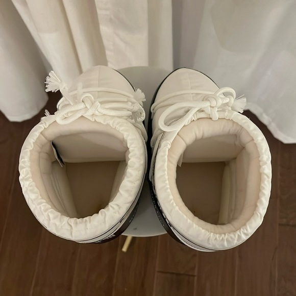 Moon Boot Black and White Winter Boots - Picture 11 of 13